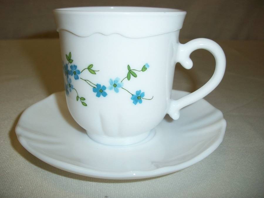 Arcopal France Veronica Pattern White with Blue Flowers Cup & Saucer 