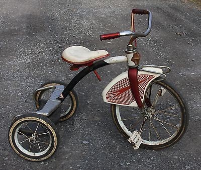 VINTAGE 1950s CHILDS RED & WHITE AMF JUNOIR TRICYCLE   complete