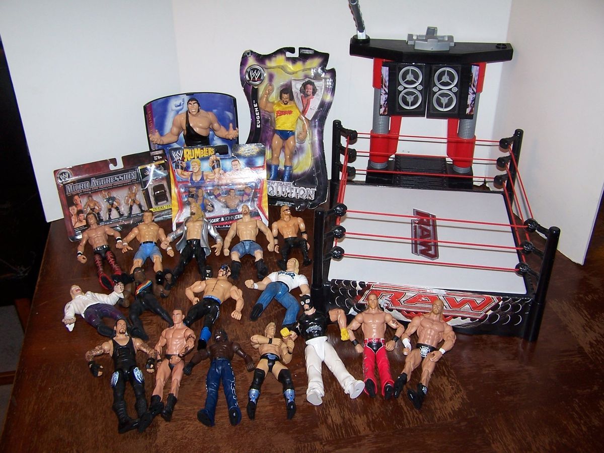 Lot 18 Loose Raw WWE WWF Wrestling Figures and Arena Stage