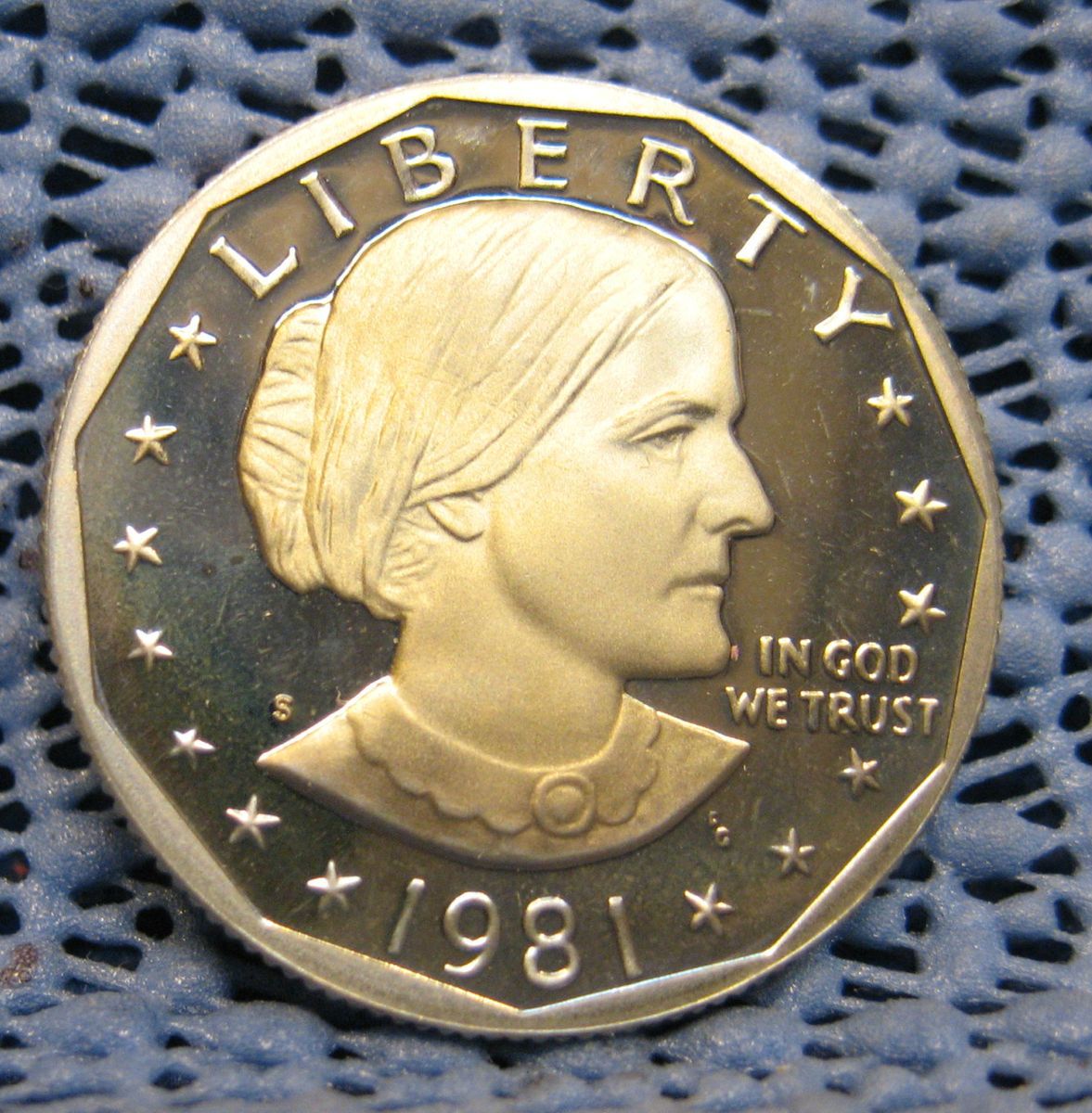 1981 S T 2 Clear PROOF Susan B Anthony In Deep Cameo Air Tight Holder