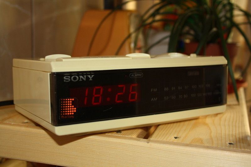 Vintage 80s Sony Digital Clock Radio Alarm Am FM LW Digimatic Snooze