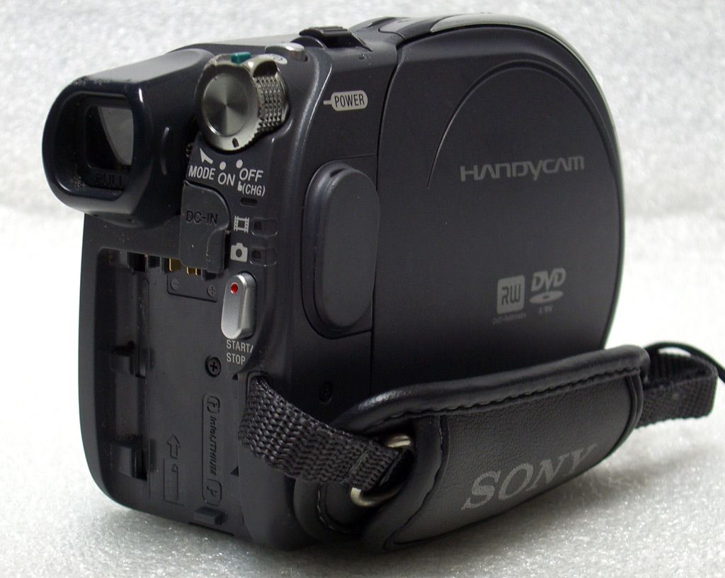 Sony DCR DVD105 Digital DVD Camcorder Video Recorder 30 Days Warranty
