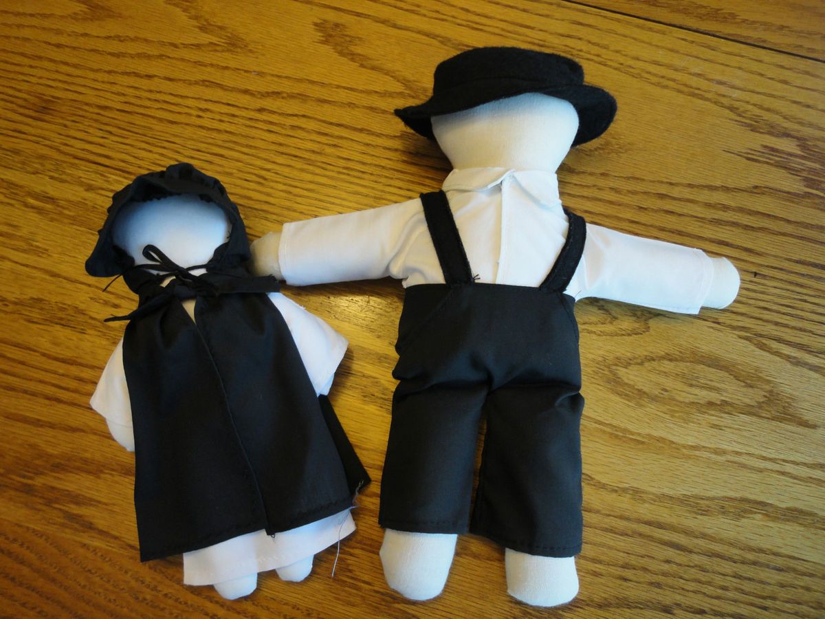 1988 Hendrickson Hand Made Amish Doll Boy AND Girl w Hats AND Clothing