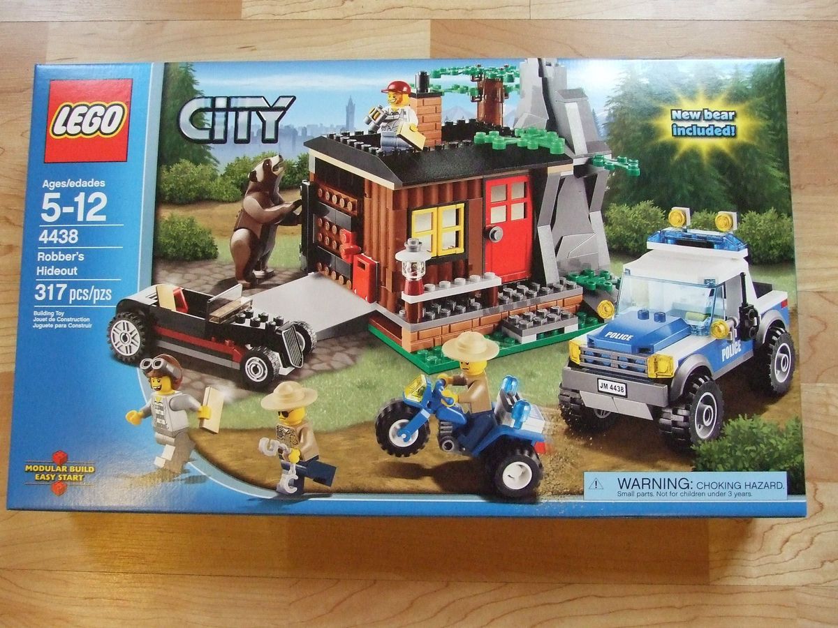 Lego City 4438 Robbers Hideout BNIB Factory SEALED