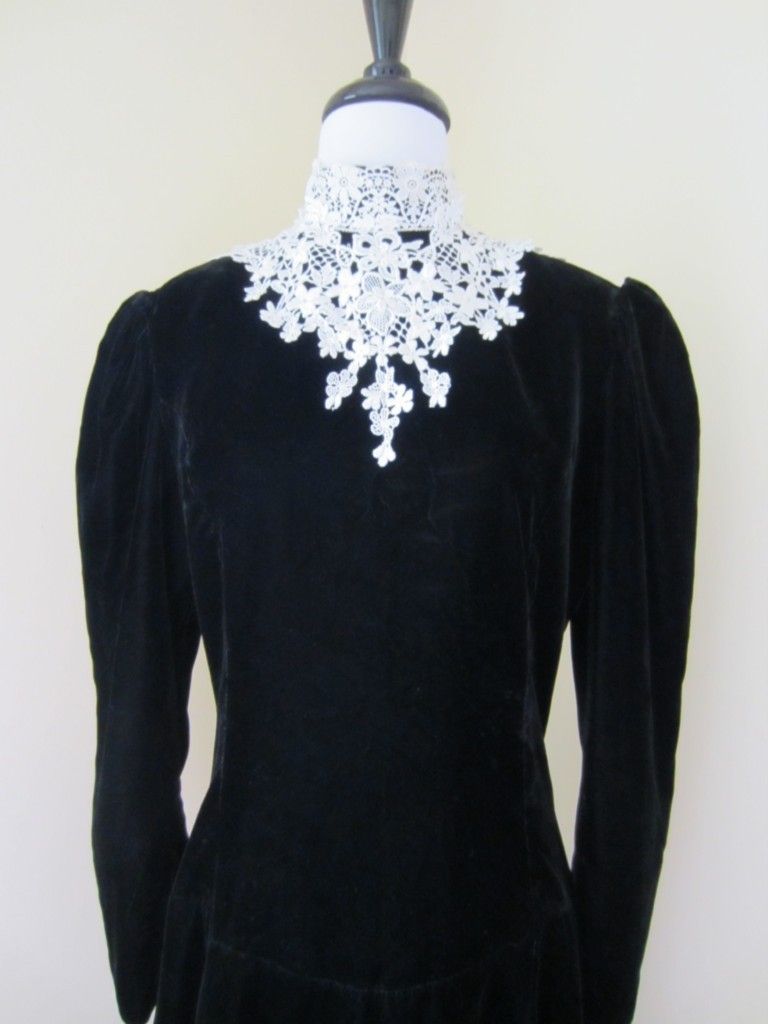 Victorian High Neck Black Velvet Dress Lace Collar M Scott McClintock