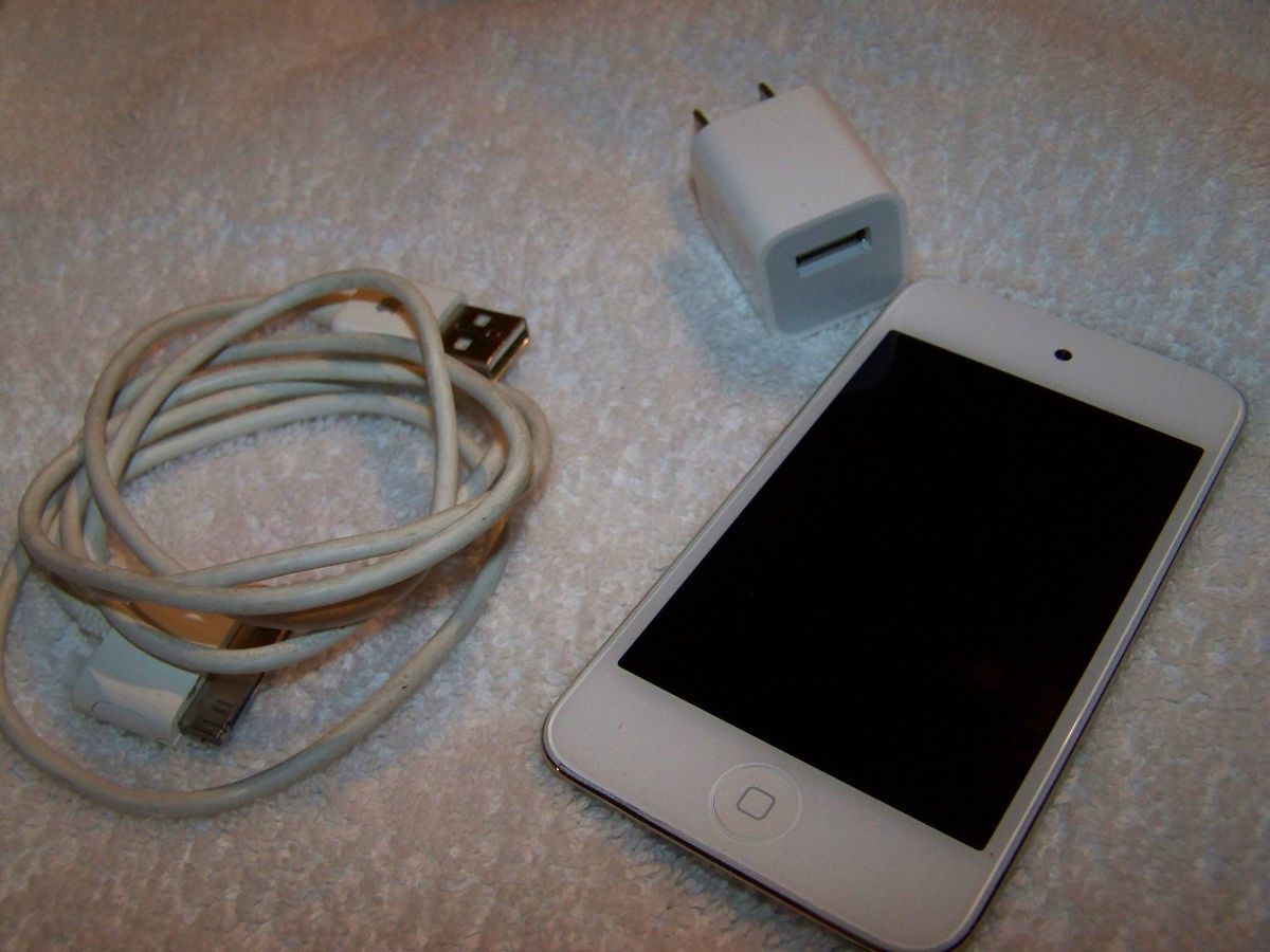 Apple iPod Touch 4th Generation 8GB White Very Good Condition