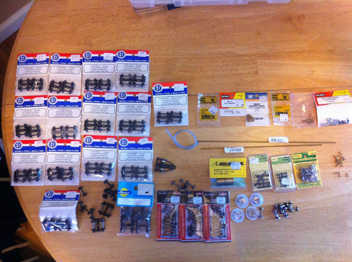 New and used HO Trains Lot of Misc. Parts / Wheels LQQK